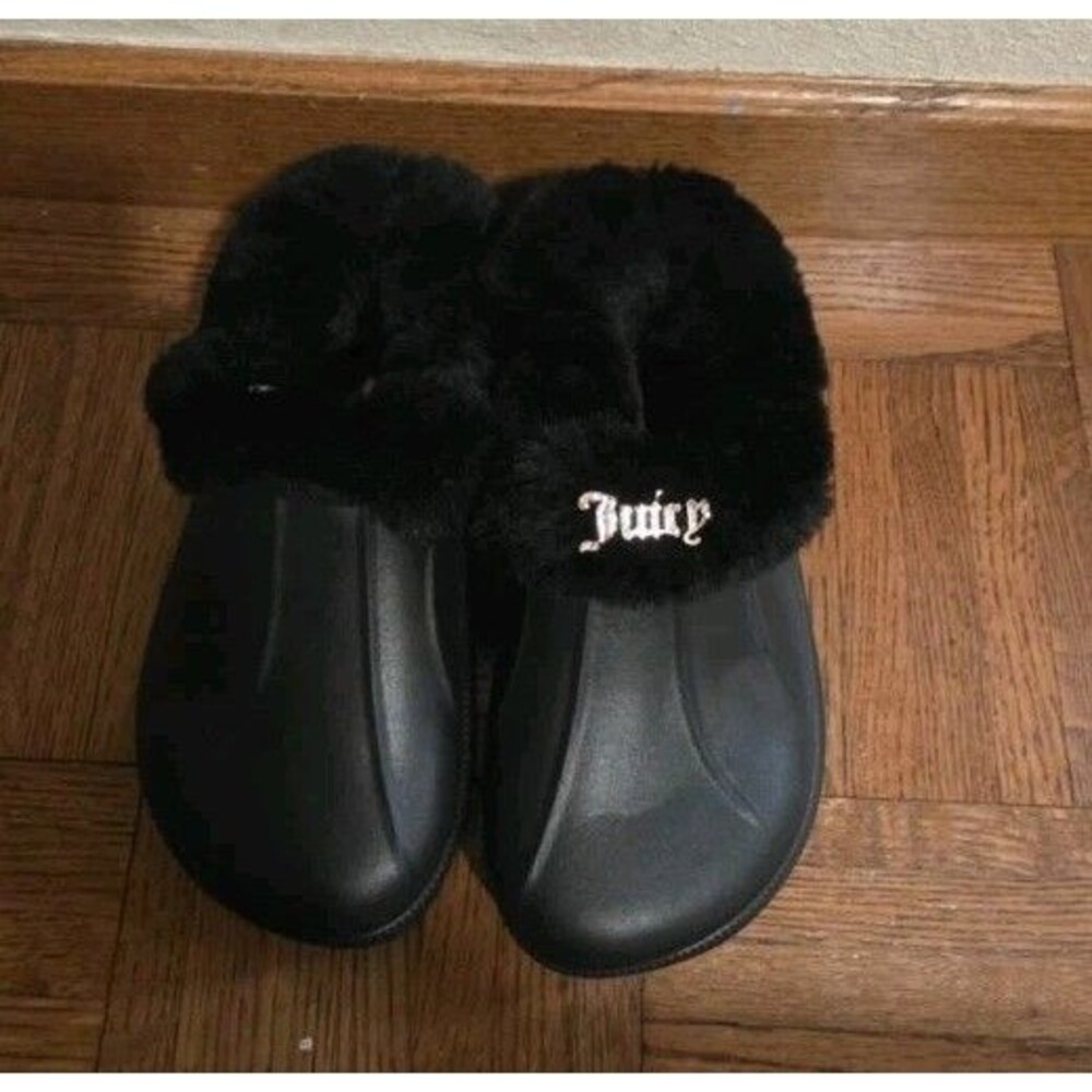 NWT Juicy Couture Miss Cora Girls' Black Faux Fur Lined Clog; Size 1 Child